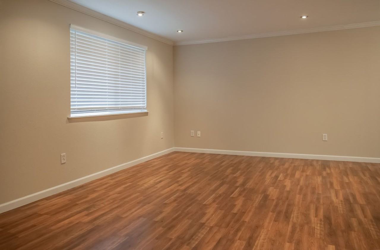 9704 52nd Dr Ne - Photo 4 of 11