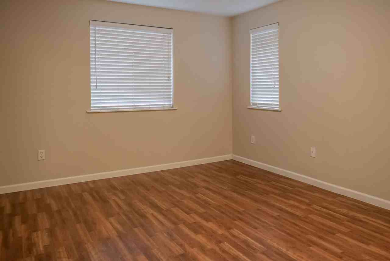 9704 52nd Dr Ne - Photo 6 of 11