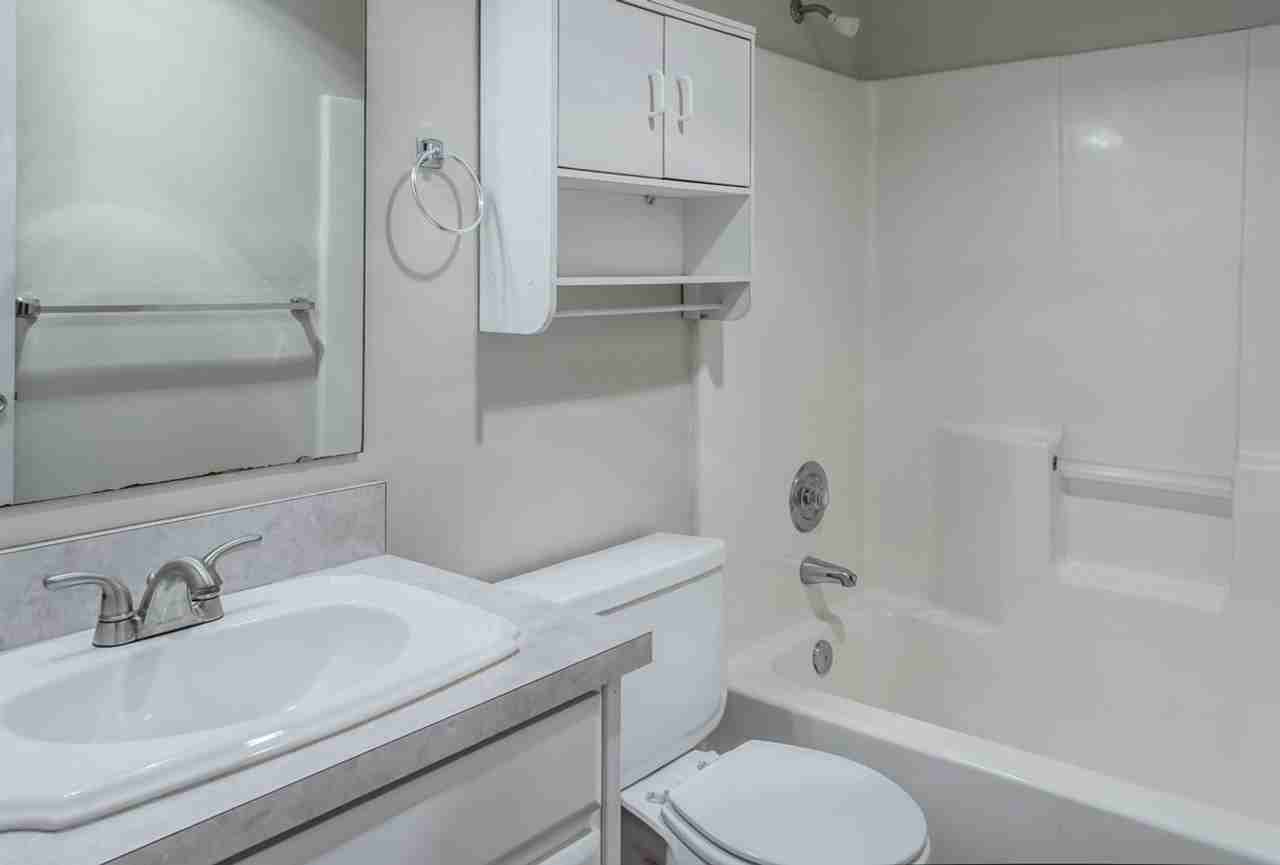 9704 52nd Dr Ne - Photo 7 of 11
