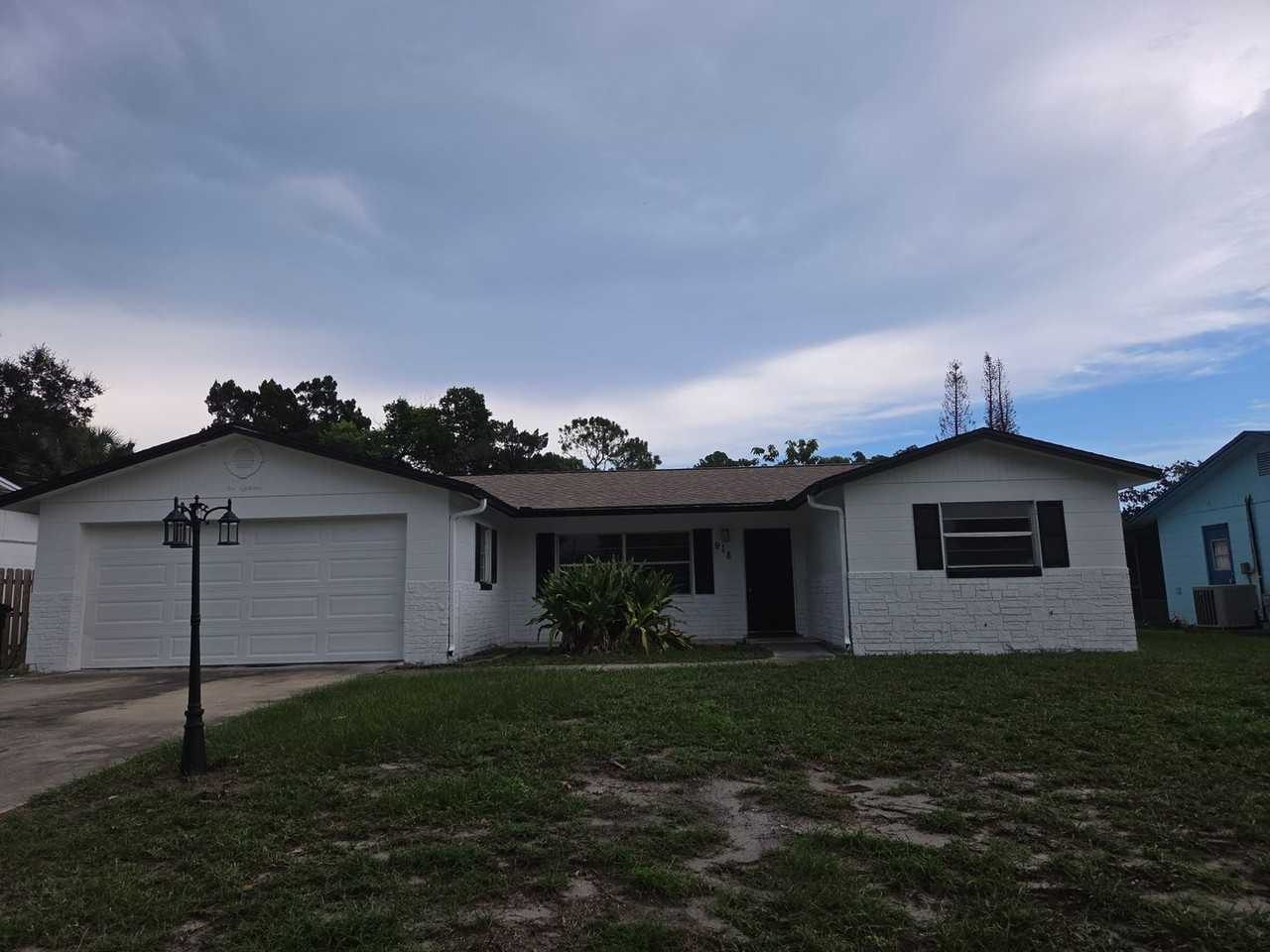 918 3rd St - Photo 2 of 10