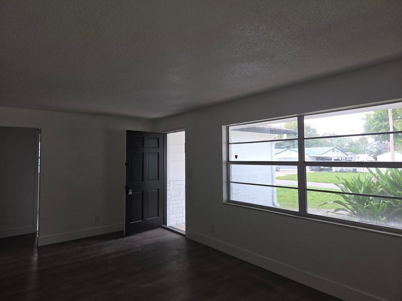 918 3rd St - Photo 3 of 10