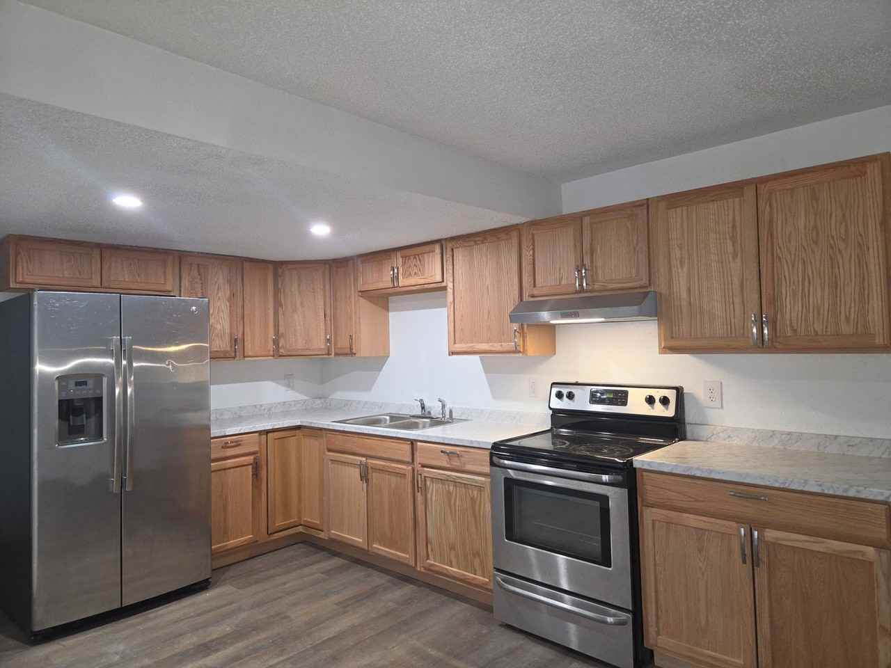 918 3rd St - Photo 4 of 10