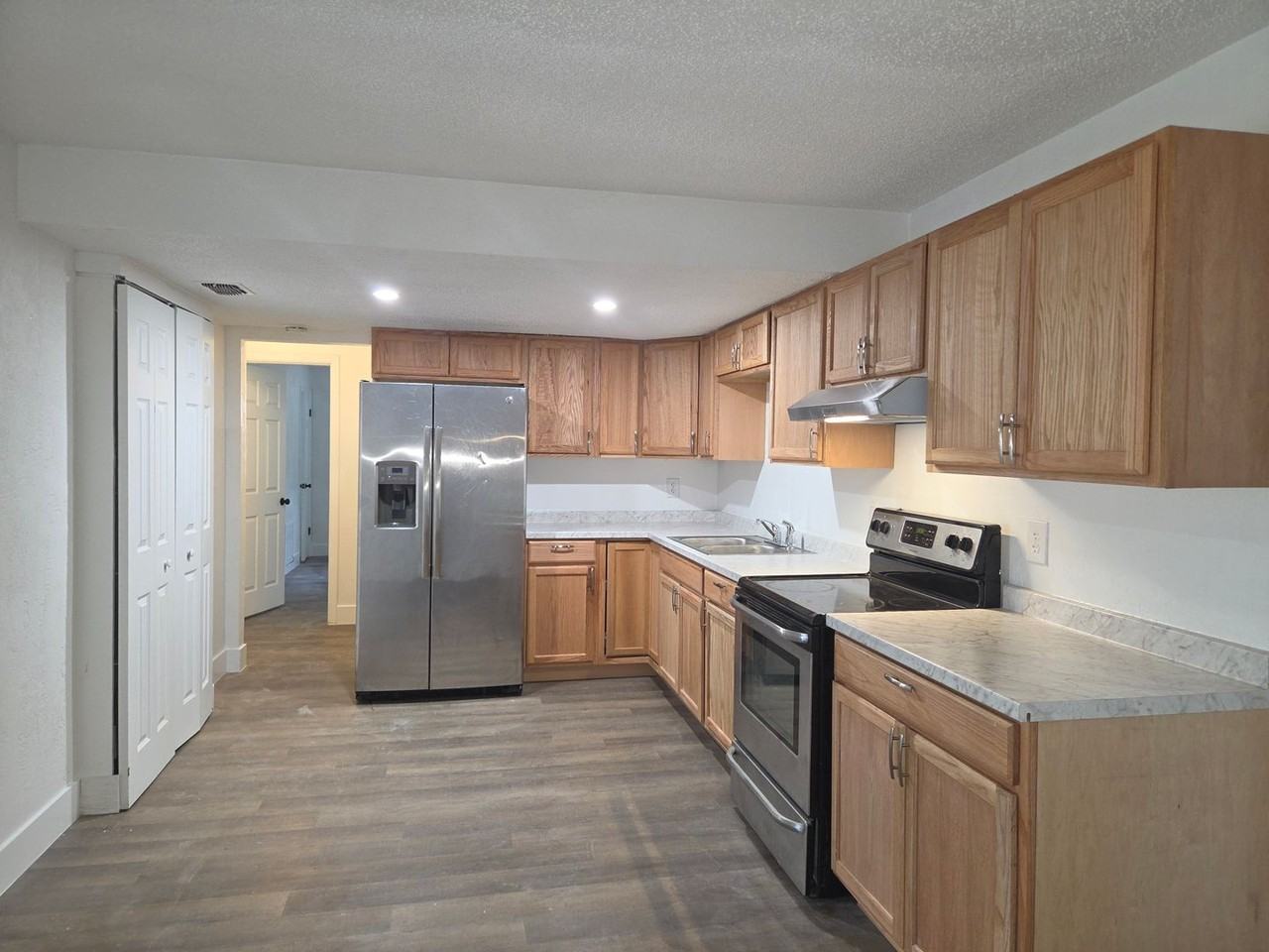 918 3rd St - Photo 5 of 10