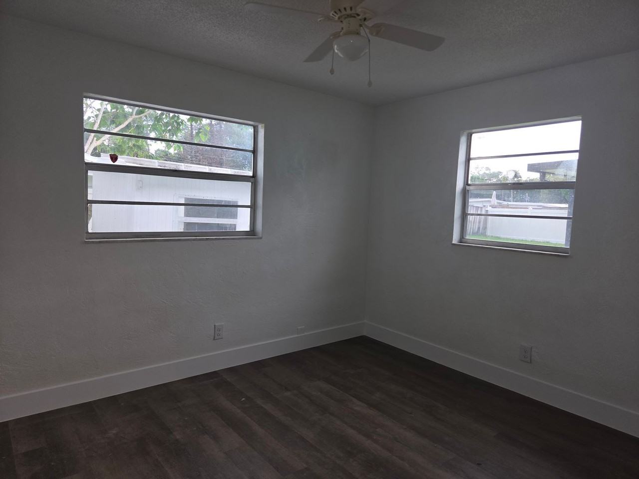 918 3rd St - Photo 6 of 10