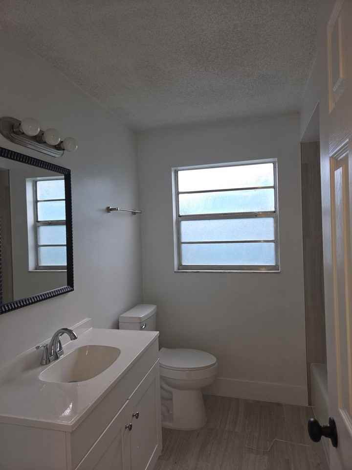 918 3rd St - Photo 7 of 10