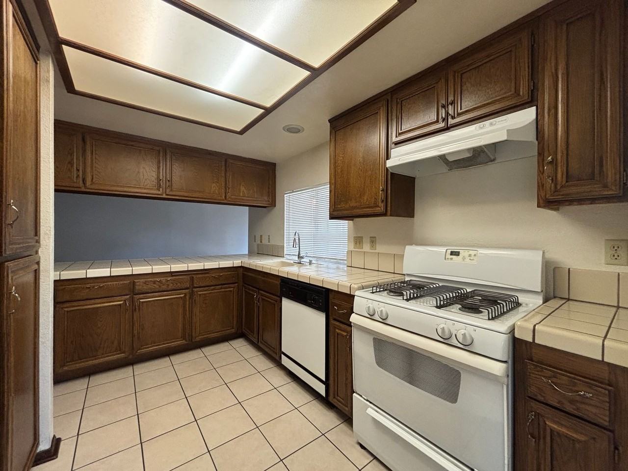 3320 Marilynn St - Photo 6 of 38