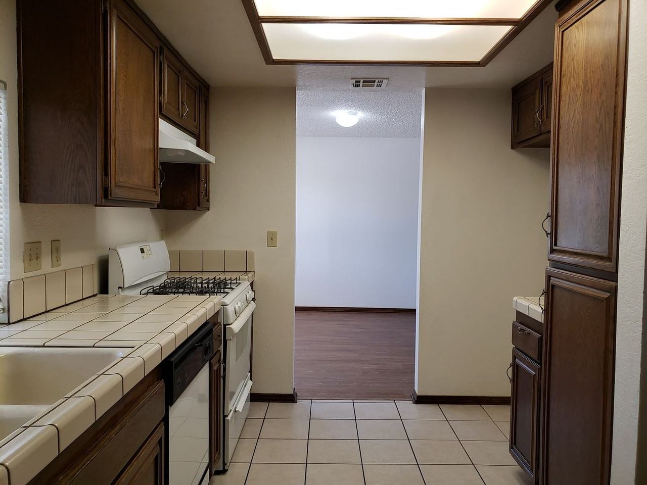 3320 Marilynn St - Photo 7 of 38