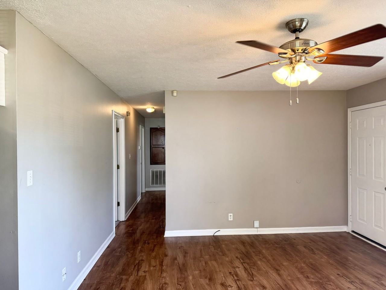 619 Artic Ave - Photo 6 of 31
