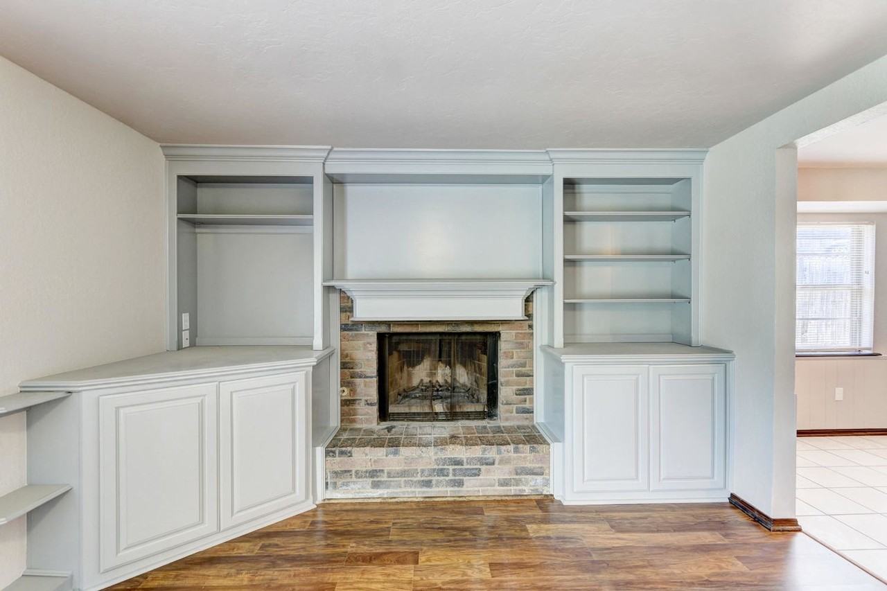 974 Castlebury Mansion - Photo 3 of 13