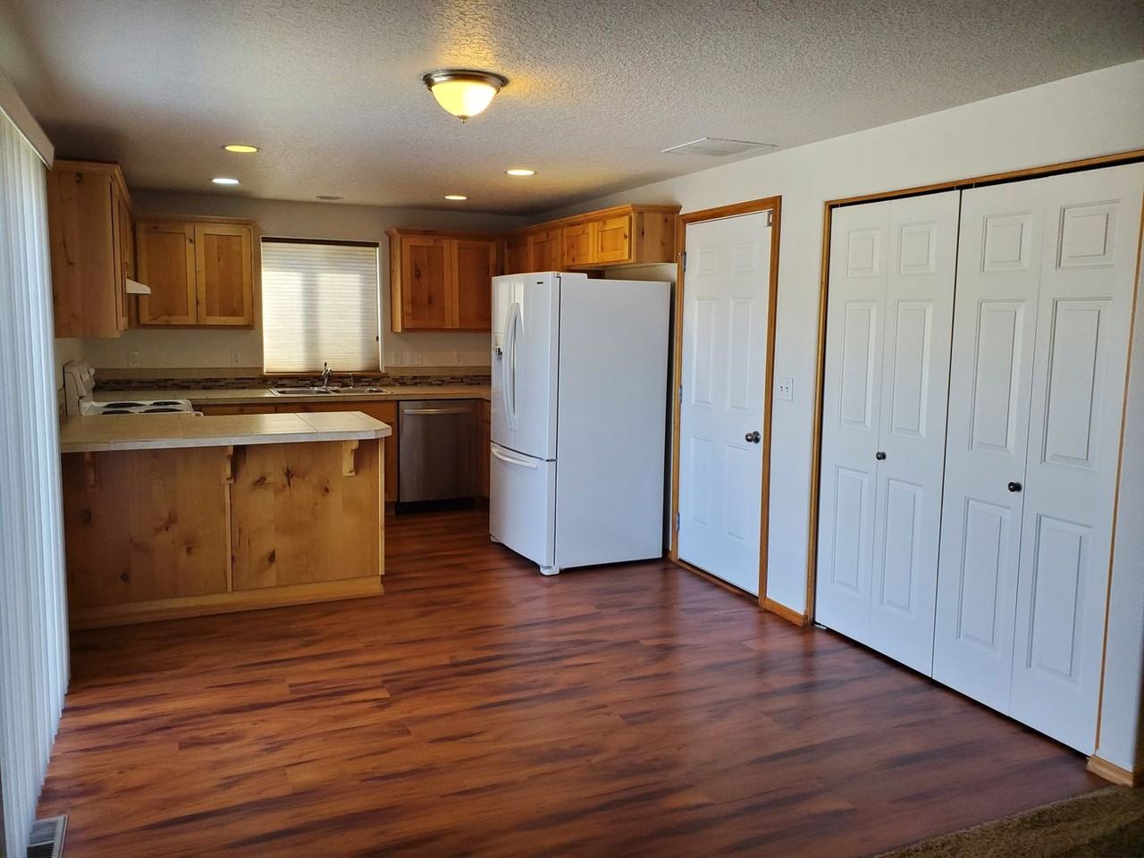 3259 E Mckern Pl - Photo 5 of 22
