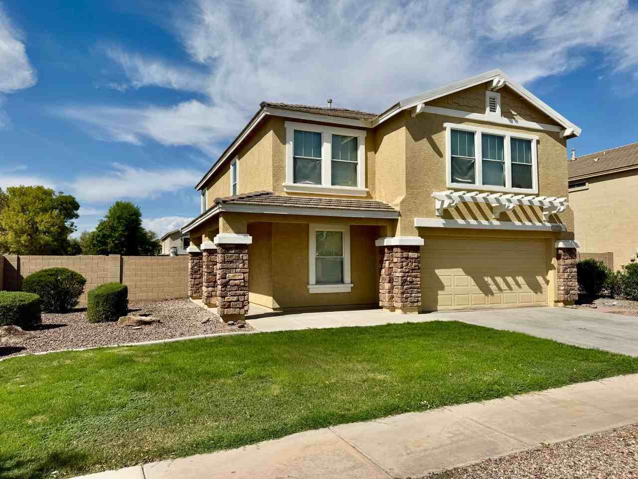 12214 W Apache St - Photo 3 of 30
