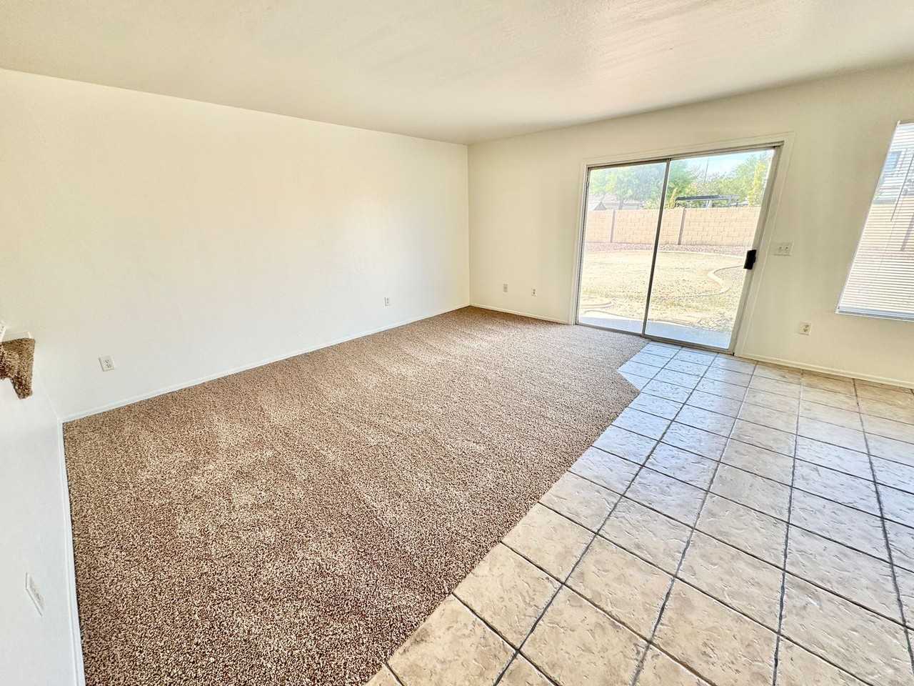 12214 W Apache St - Photo 5 of 30