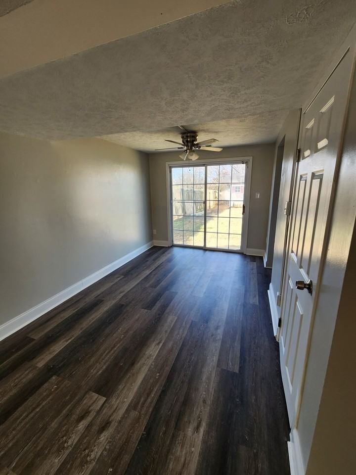 121 Mallard Ct - Photo 3 of 12