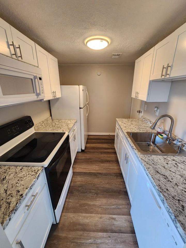 121 Mallard Ct - Photo 4 of 12