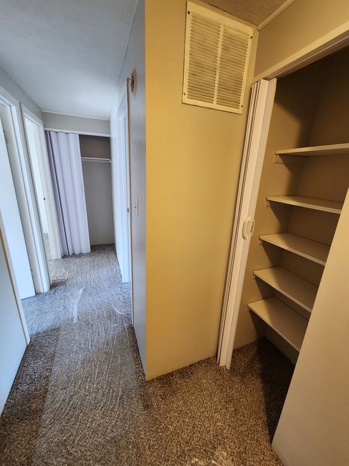 121 Mallard Ct - Photo 6 of 12