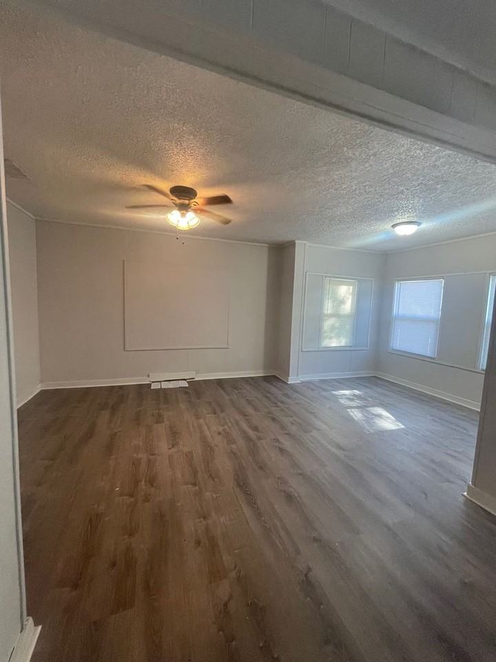 1413 Carey Ave - Photo 2 of 8