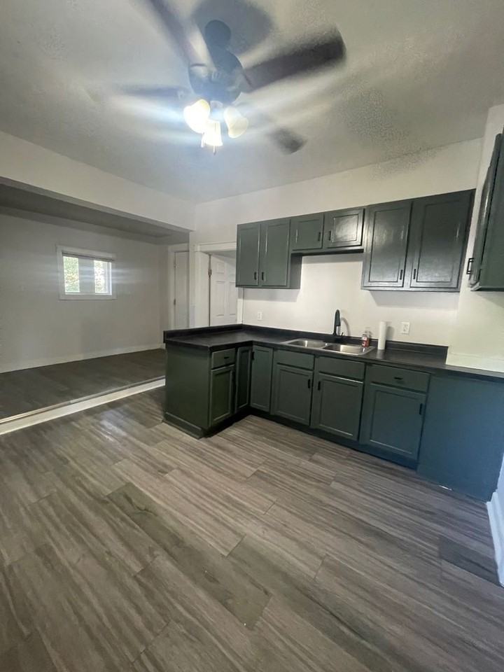 1413 Carey Ave - Photo 3 of 8