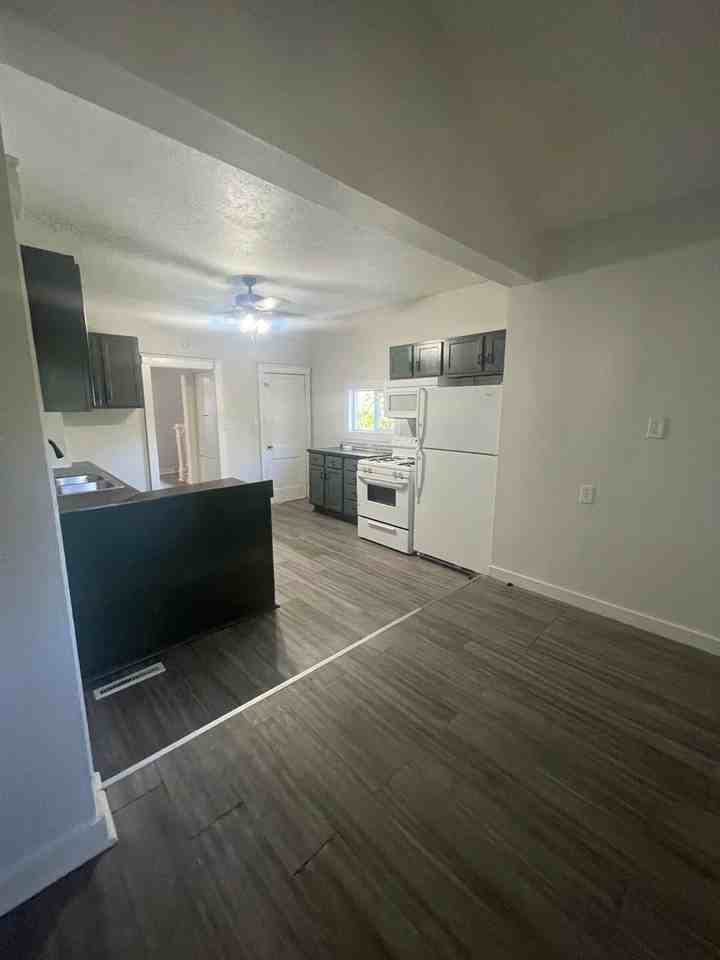 1413 Carey Ave - Photo 4 of 8