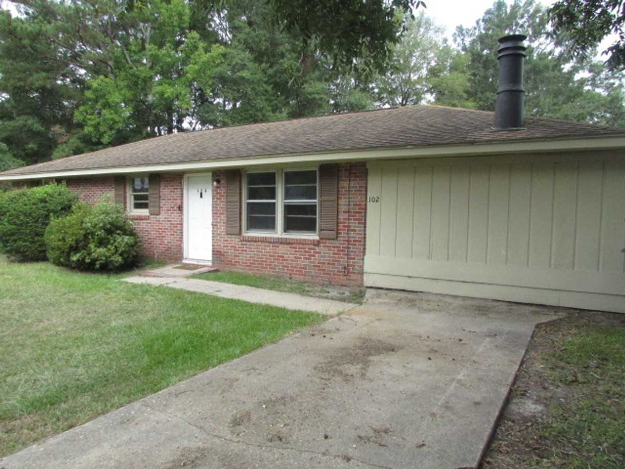 102 Phifer St - Photo 2 of 10
