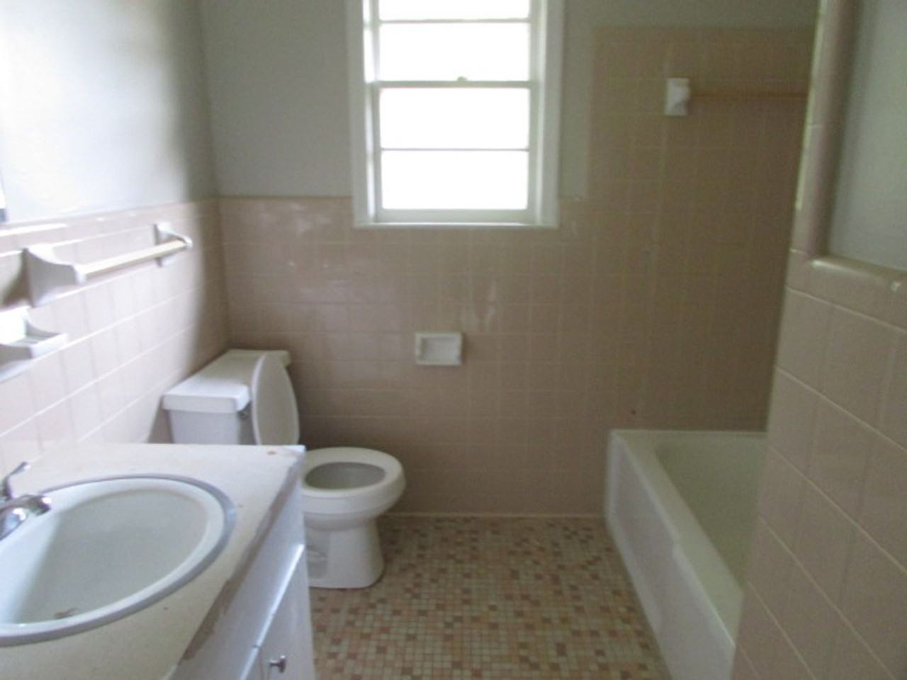 102 Phifer St - Photo 5 of 10