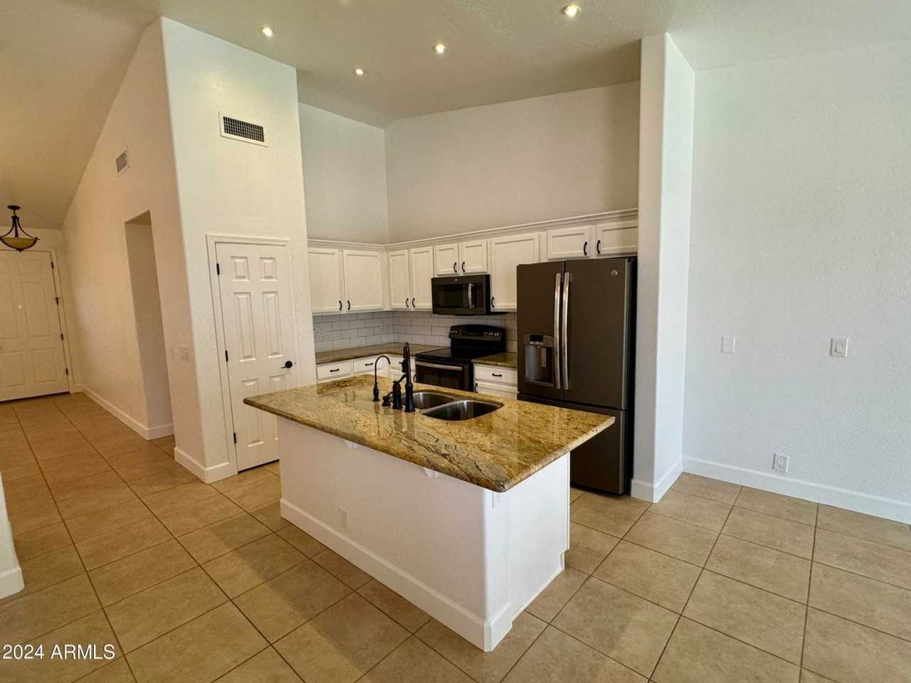 1649 E Tradewind Ct - Photo 3 of 25