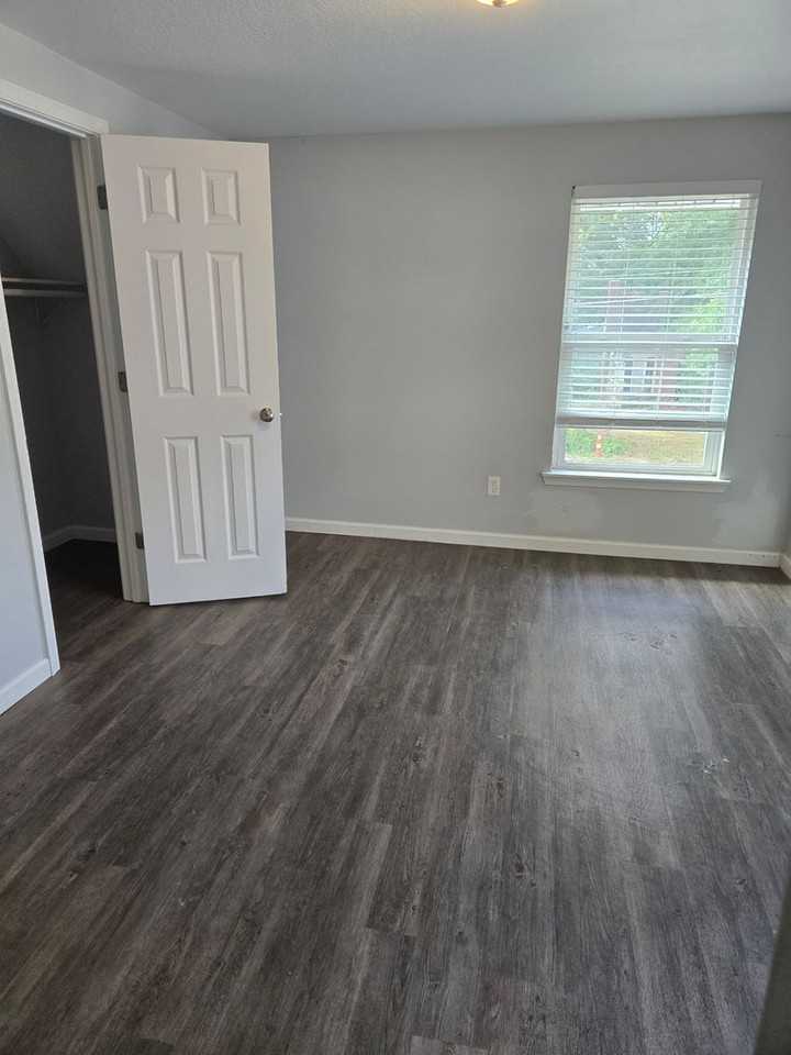 1403 W Mount Vernon St - Photo 3 of 11