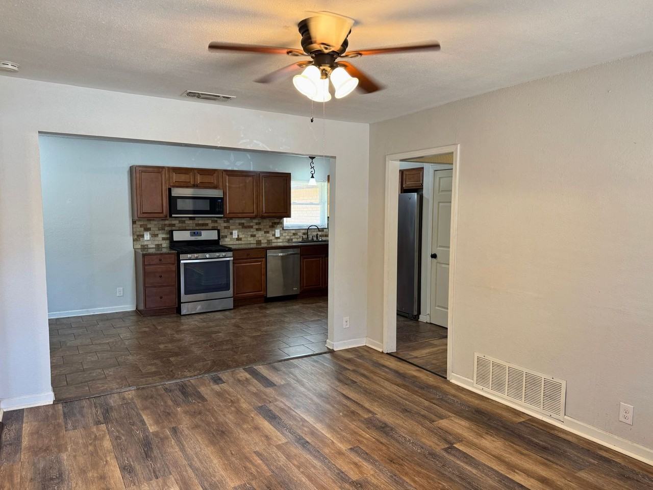 1300 Montgomery St - Photo 4 of 36