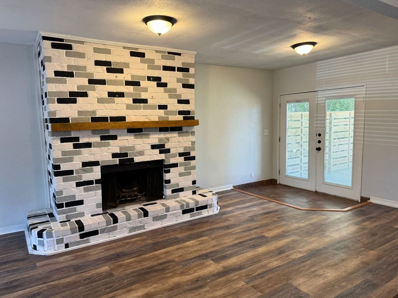 1300 Montgomery St - Photo 5 of 36