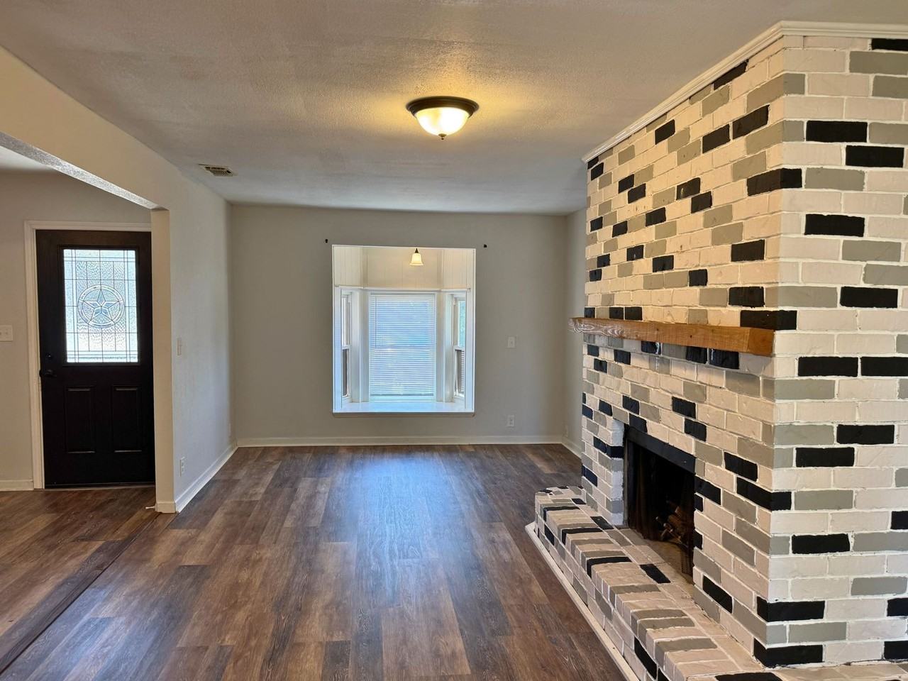 1300 Montgomery St - Photo 6 of 36