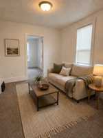 featured image of 914 18 1/2 Ave Ne