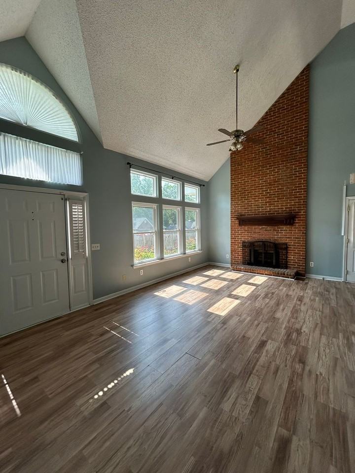 133 Darby Way - Photo 3 of 23