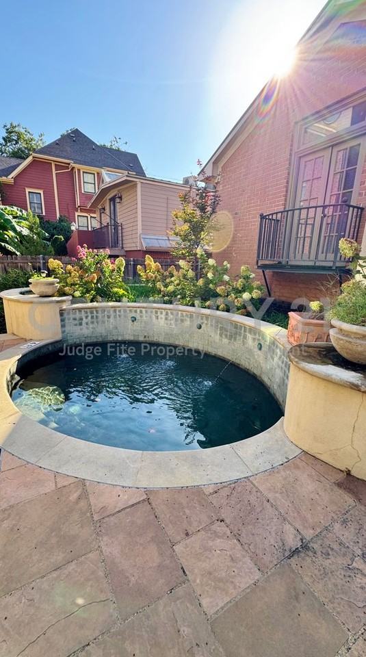 2504 State St #5 - Photo 3 of 11