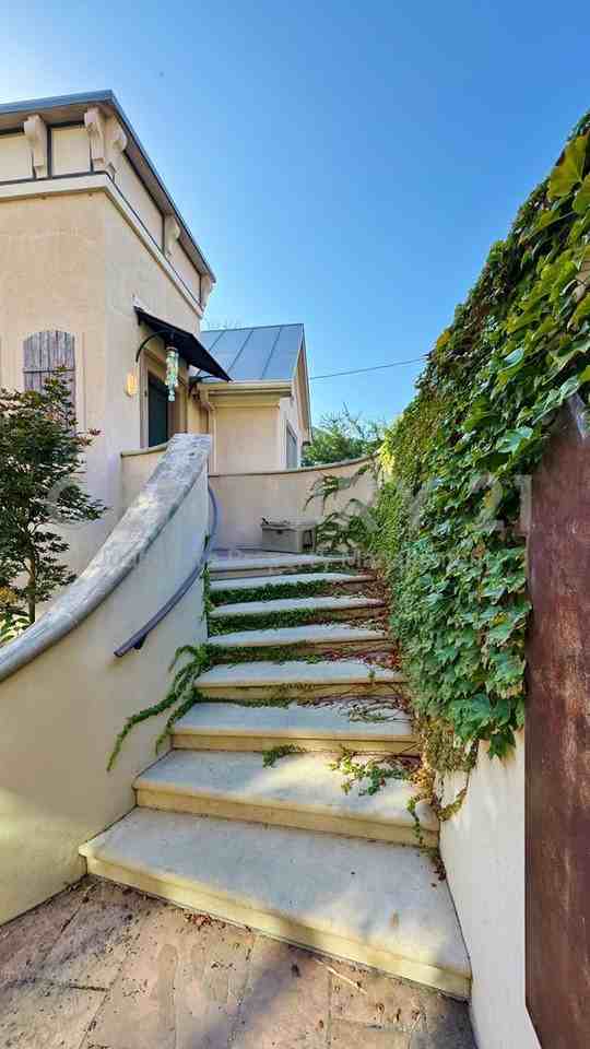 2504 State St #5 - Photo 4 of 11