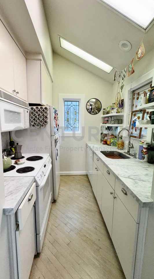 2504 State St #5 - Photo 7 of 11