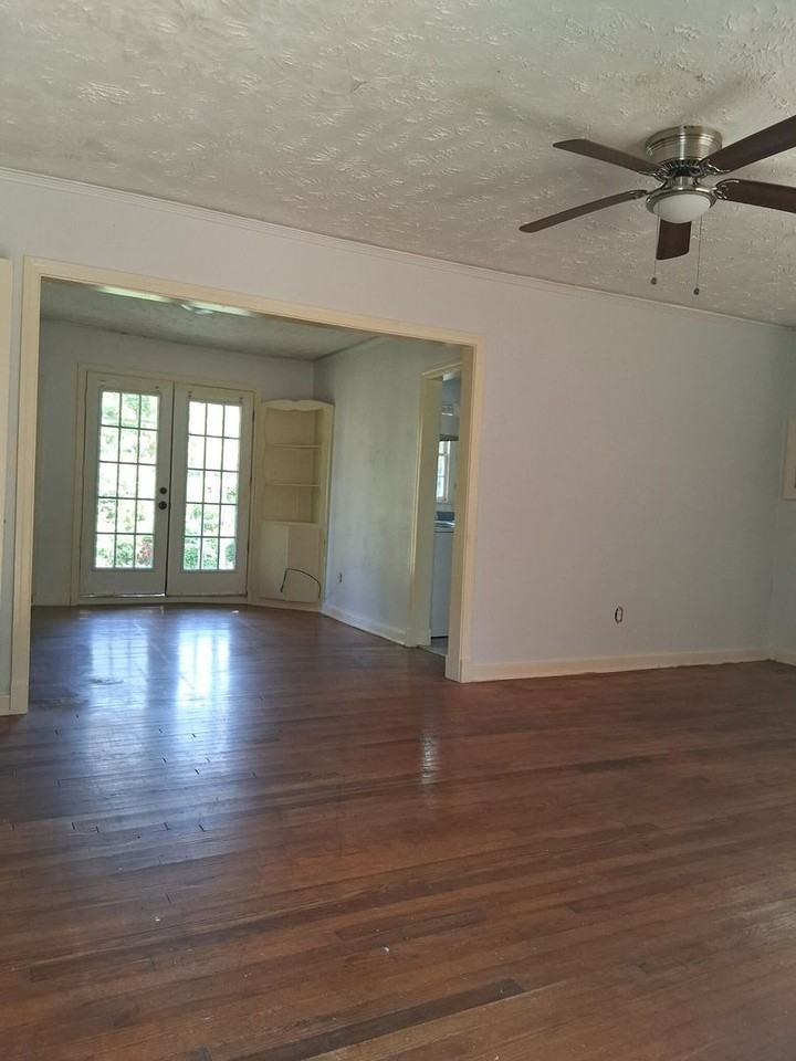 4834 Maplewood Dr - Photo 2 of 9