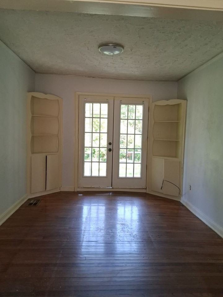 4834 Maplewood Dr - Photo 4 of 9