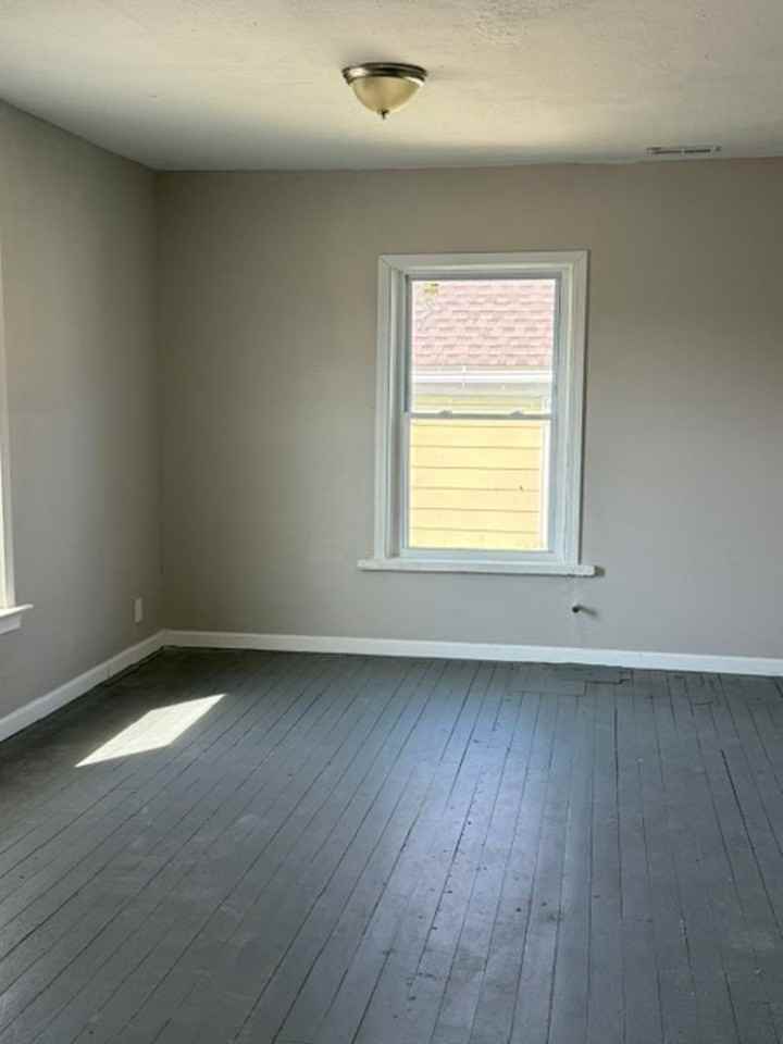 122 W 27th St ##Up - Photo 7 of 14