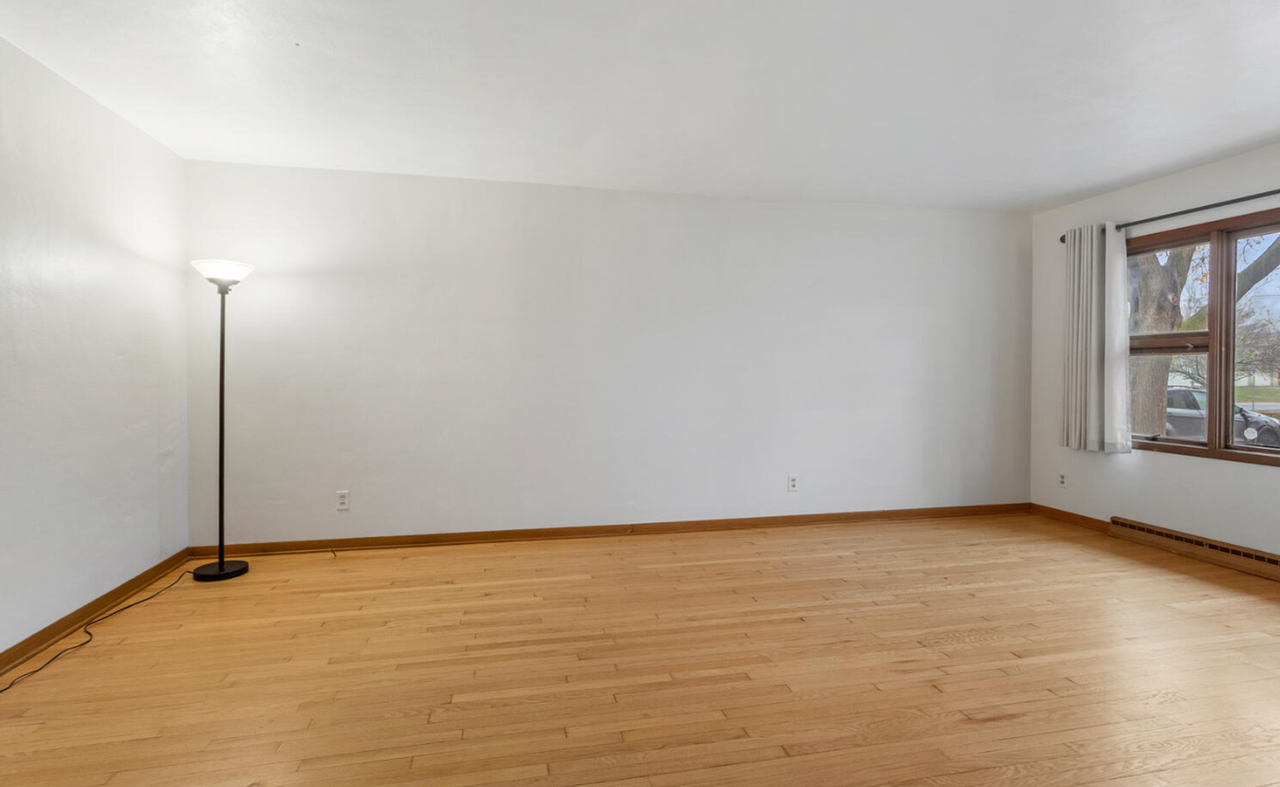 1322 Alms Dr - Photo 3 of 19