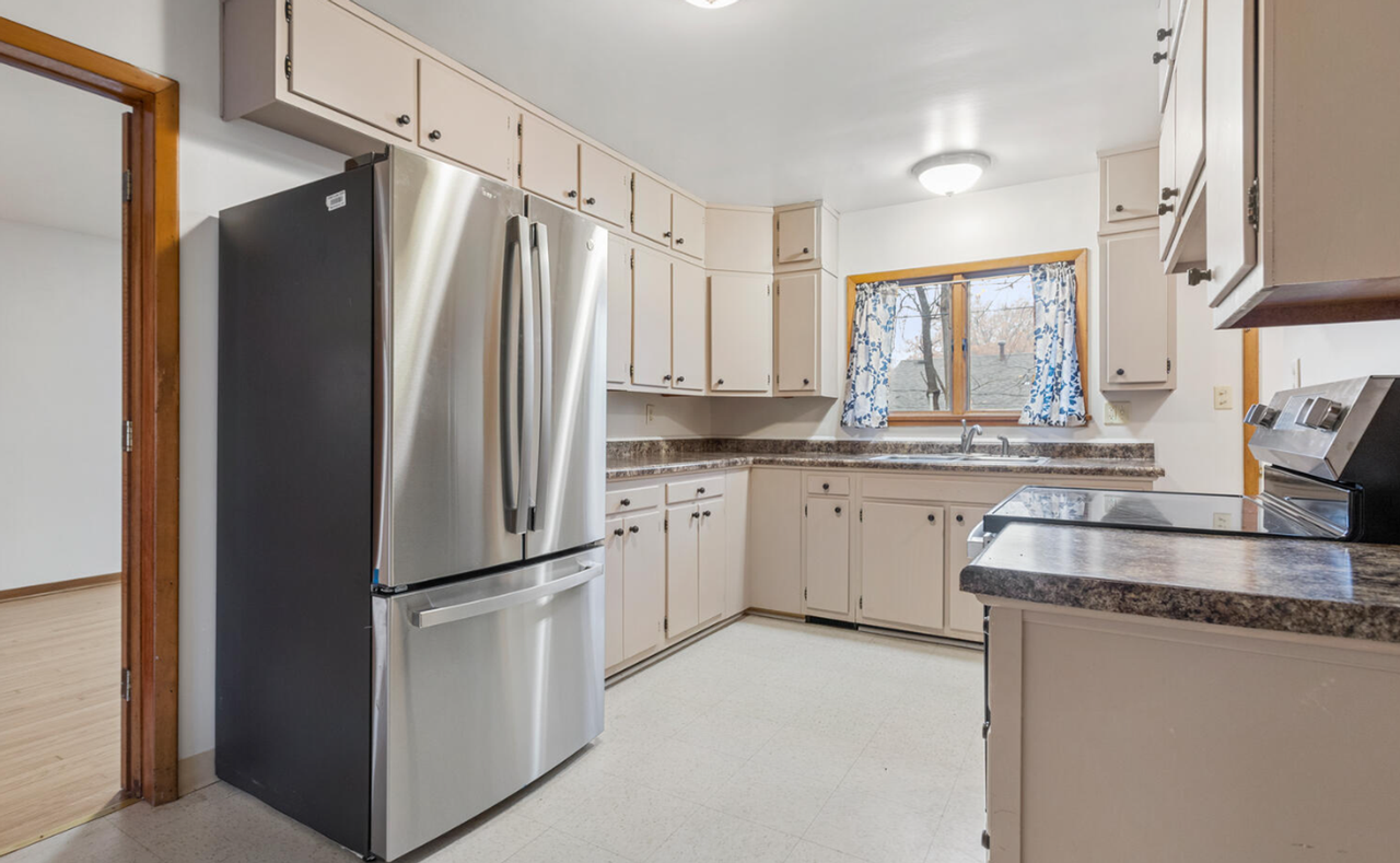 1322 Alms Dr - Photo 6 of 19