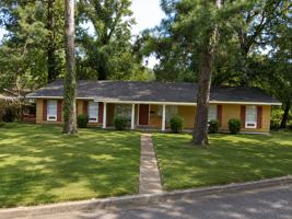 featured image of 1215 Garden Park Dr
