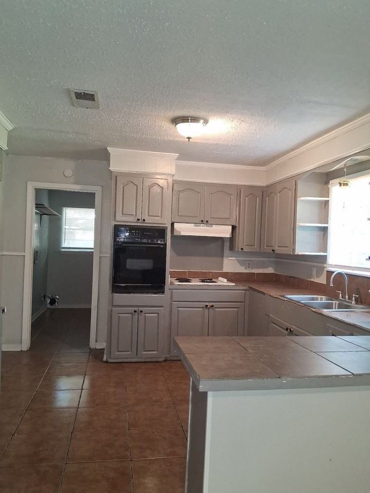 1215 Garden Park Dr - Photo 4 of 13