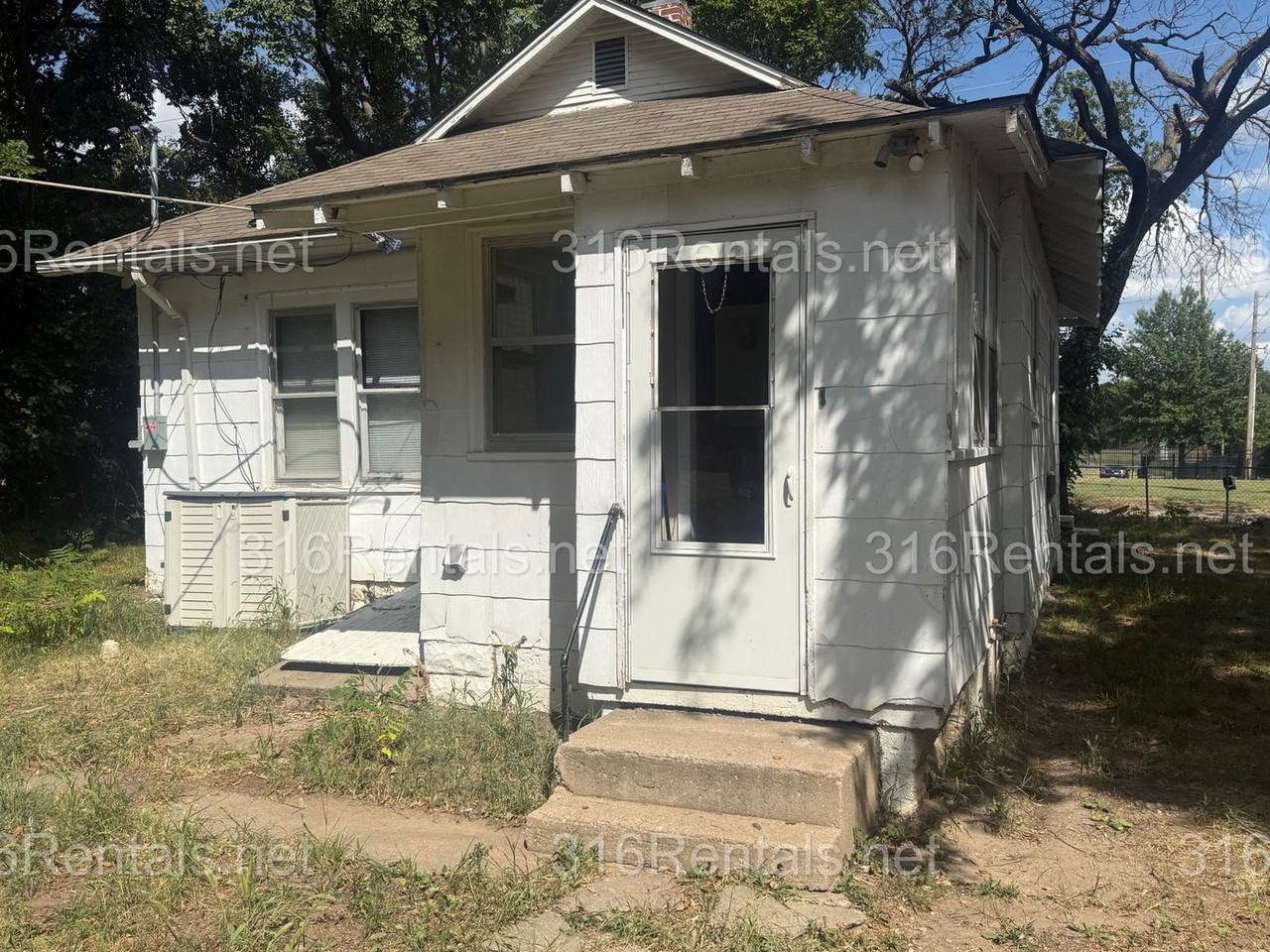 1055 S Roosevelt St - Photo 2 of 10