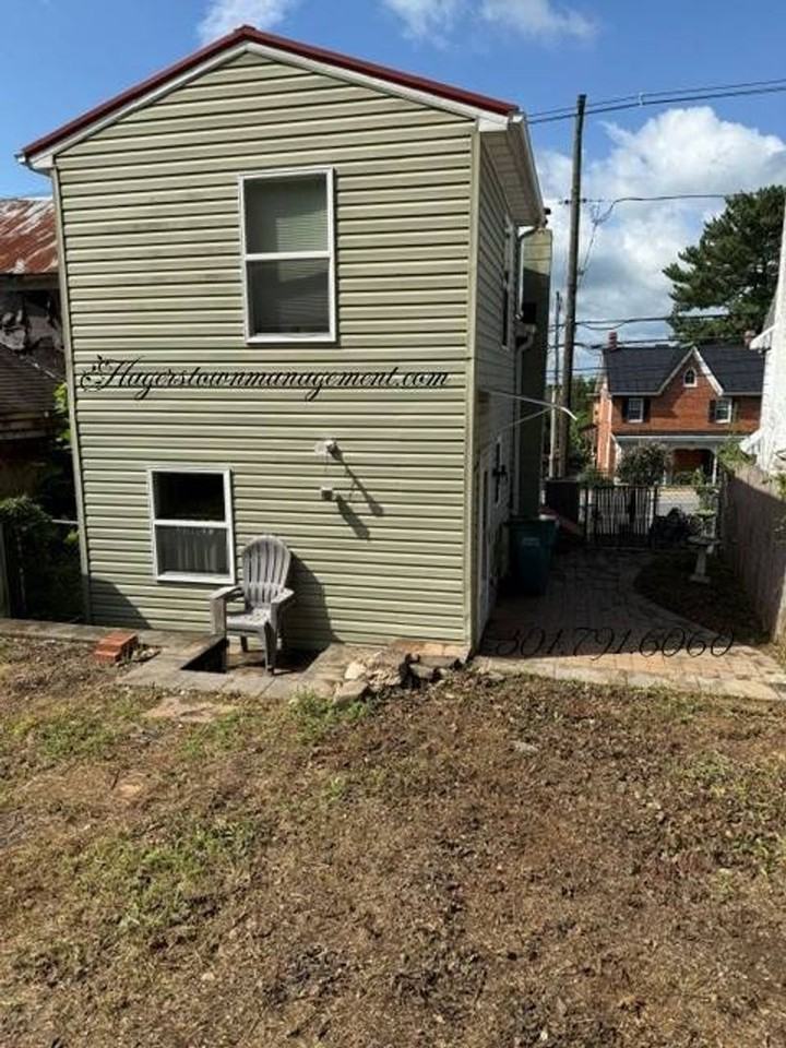 215 S Main St - Photo 3 of 11