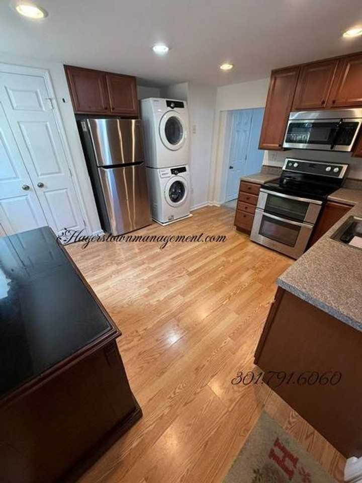 215 S Main St - Photo 5 of 11