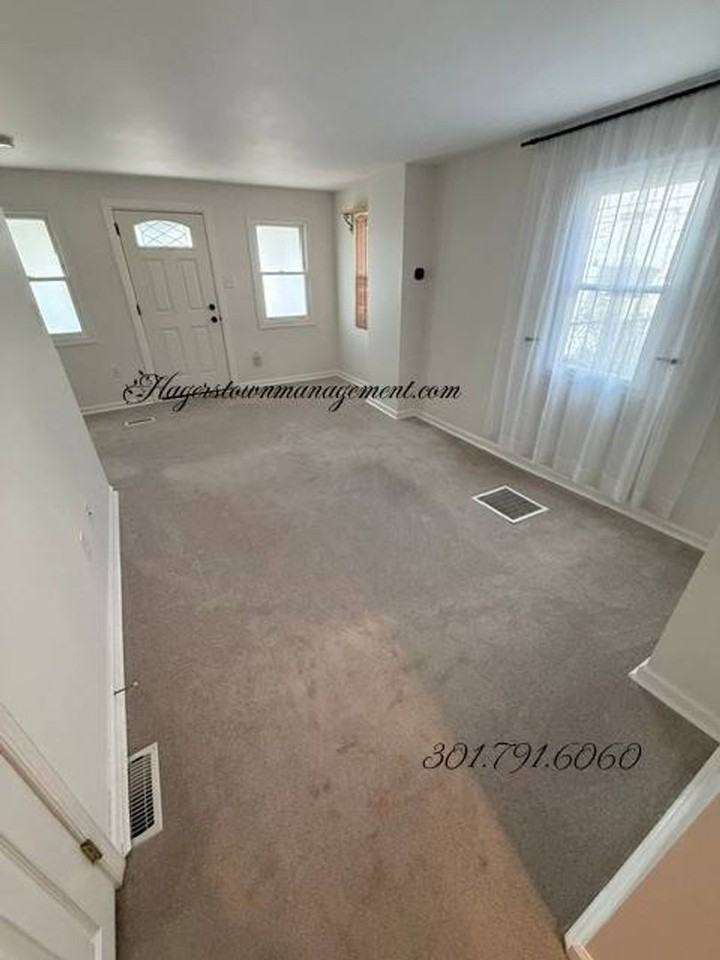 215 S Main St - Photo 7 of 11