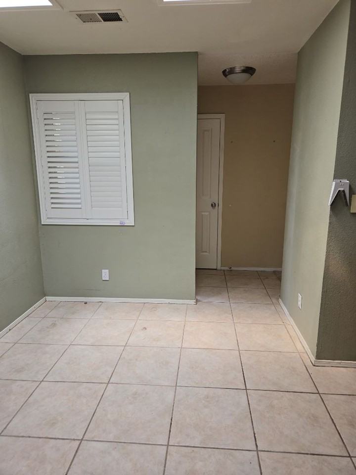 1324 Lil Ave Ne - Photo 4 of 12