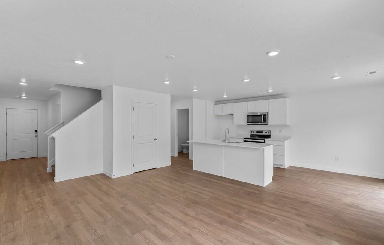 2129 S Wolverine Way - Photo 4 of 39