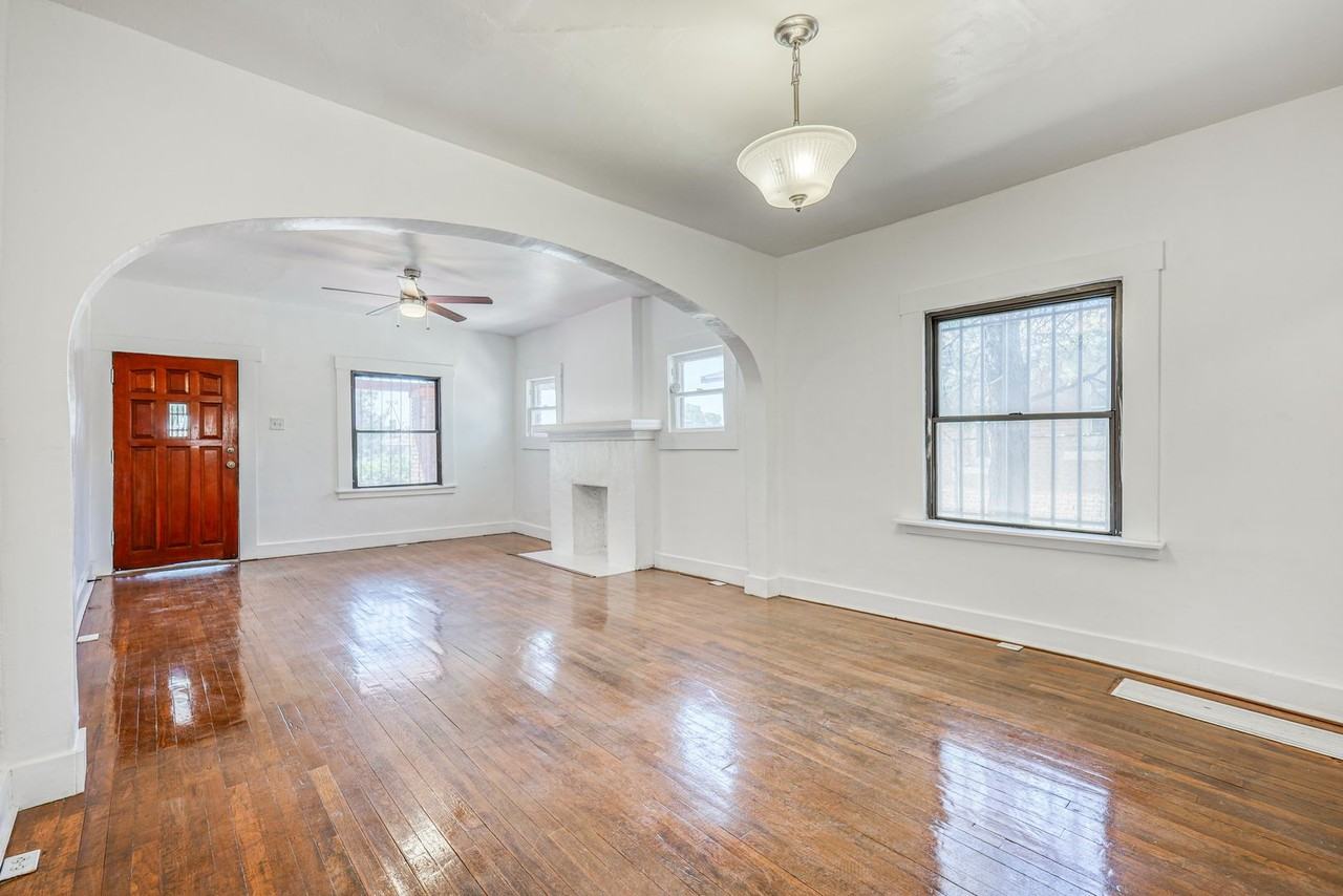 2727 Grant Ave - Photo 2 of 50