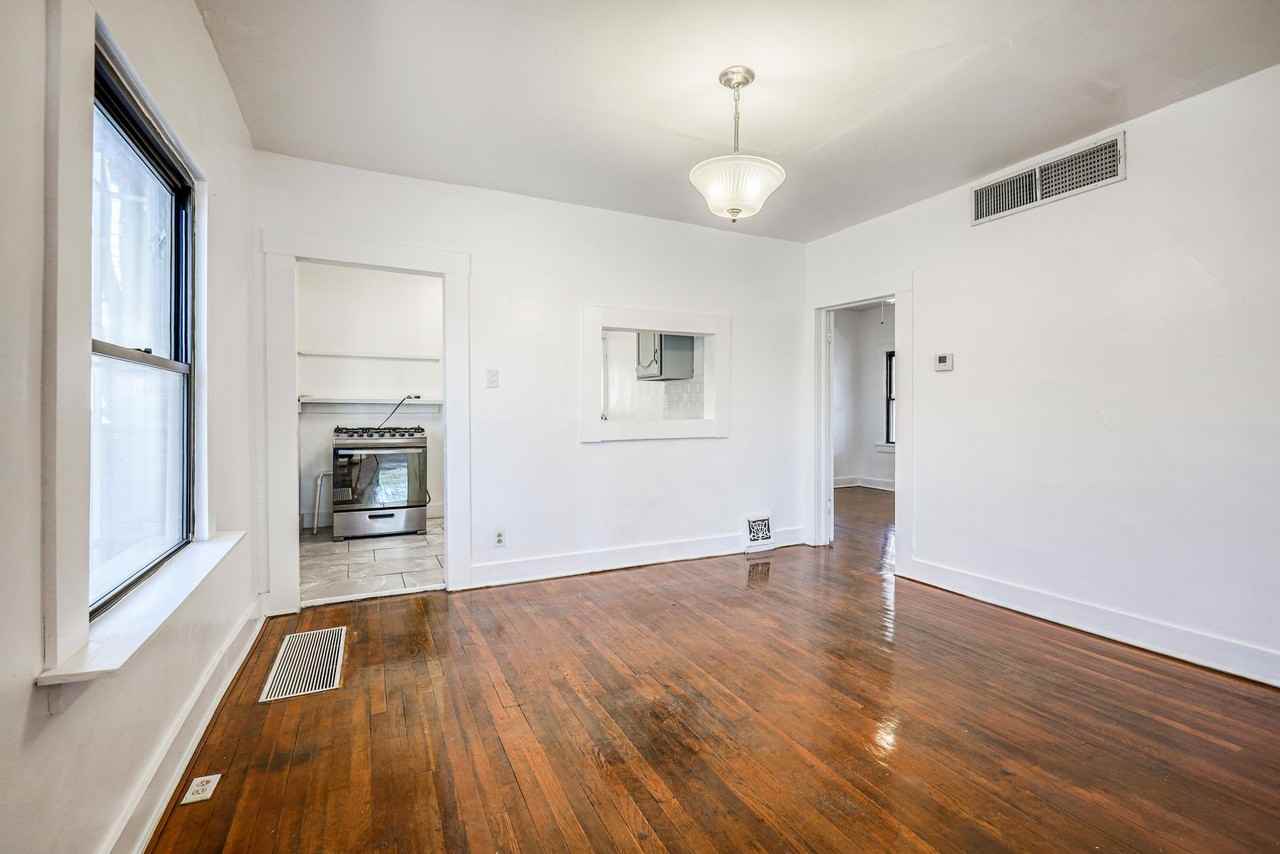 2727 Grant Ave - Photo 6 of 50