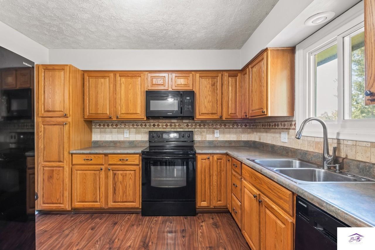 7915 Heather Ave - Photo 5 of 21